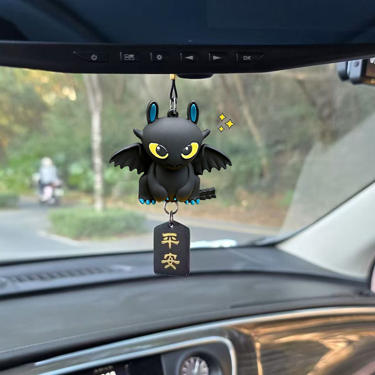 Car Accessories Etsy - دمية سيارة معلقة بدون أسنان، لعبة