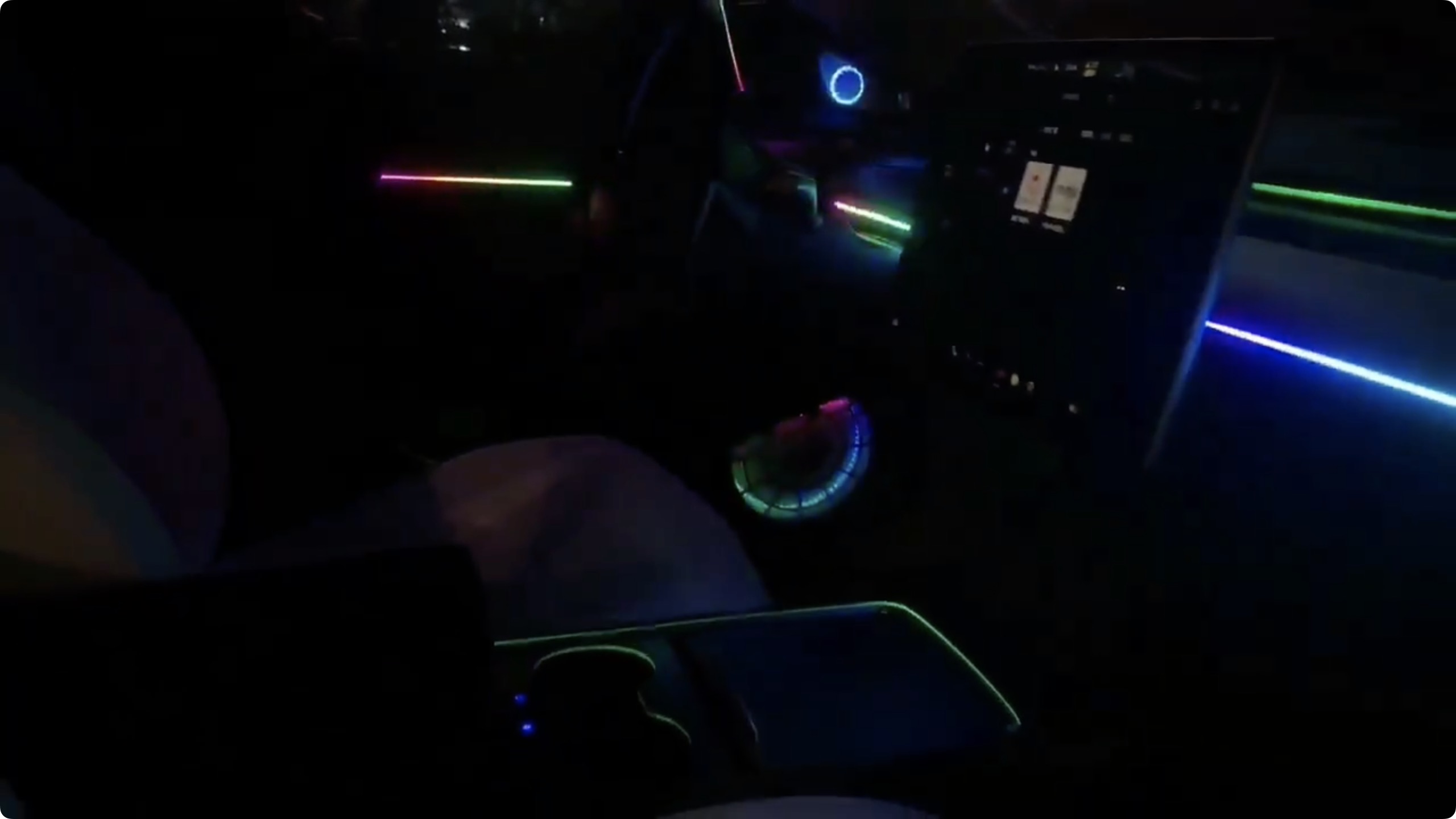 إضاءة داخلية ذكية قابلة للتعتي - مراجعة Led Interior Ambient Light وسعره